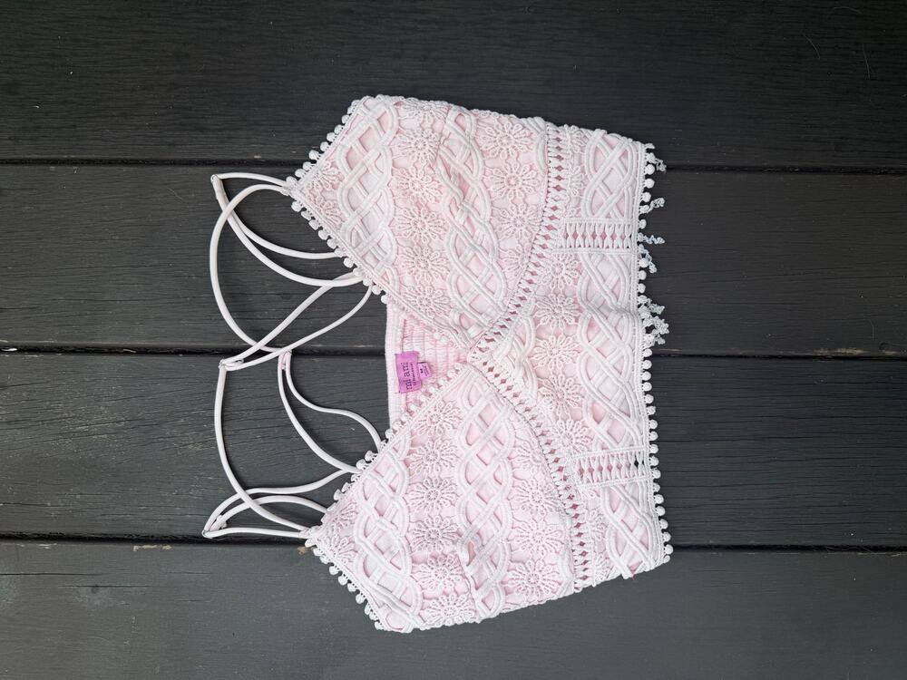 Francesca’s Mi Ami Pink Crochet Lace Bralette Crop Top Strappy Back M